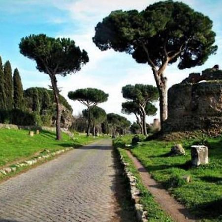 Basilica San Giovanni Appia Antica A Casa Di Amici Rome Extérieur photo