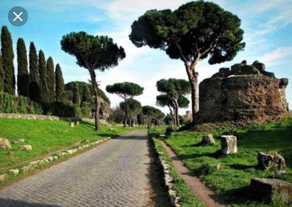 Basilica San Giovanni Appia Antica A Casa Di Amici Rome Extérieur photo